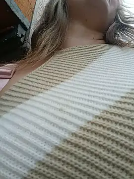 Snapshot of Hannah-colx chatting on 06-16-26, 02:19 Hannah-colx online show from 06-16-26, 02:19