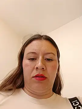 Snapshot of Hannah-colx chatting on 06-24-26, 05:01 Hannah-colx online show from 06-24-26, 05:01