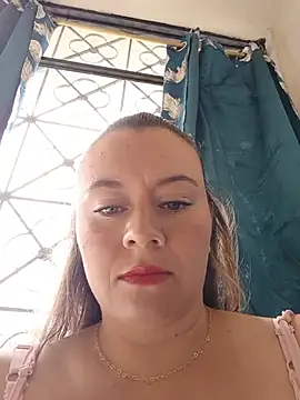 Snapshot of Hannah-colx chatting on 06-25-26, 04:00 Hannah-colx online show from 06-25-26, 04:00