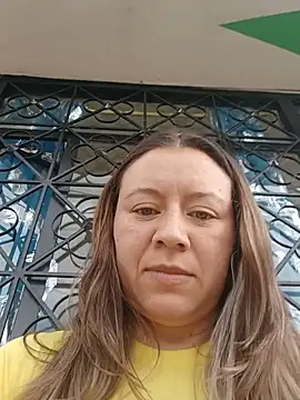Snapshot of Hannah-colx chatting on 07-05-26, 06:37 Hannah-colx online show from 07-05-26, 06:37