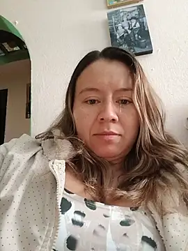 Snapshot of Hannah-colx chatting on 07-18-26, 07:39 Hannah-colx online show from 07-18-26, 07:39