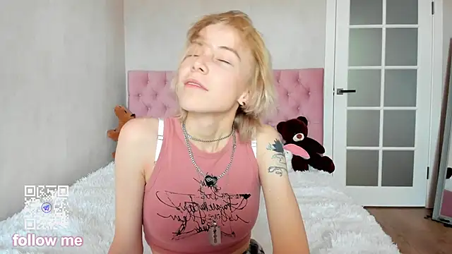 Snapshot of Pink_Lila18 chatting on 10-03-25, 08:33 Pink Lila18 online show from 10-03-25, 08:33
