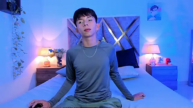 Hyunjin Son online show from 10-21-25, 08:31