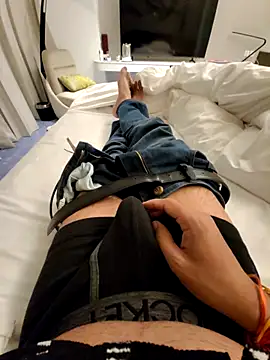 Snapshot of LoveGuruRA chatting on 09-08-25, 02:38 LoveGuruRA online show from 09-08-25, 02:38