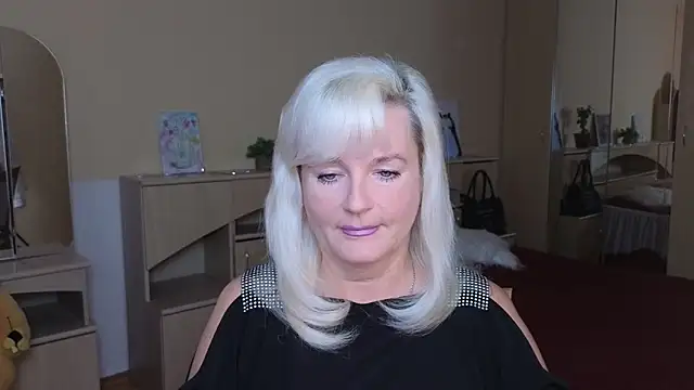 Snapshot of Vina_Vision chatting on 10-14-25, 11:22 Vina Vision online show from 10-14-25, 11:22