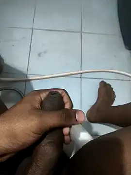 Snapshot of Leon_hot33 chatting on 03-28-26, 01:49 Leon hot33 online show from 03-28-26, 01:49