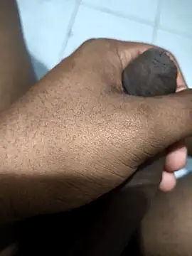 Snapshot of Leon_hot33 chatting on 03-28-26, 05:01 Leon hot33 online show from 03-28-26, 05:01