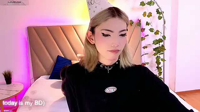 Snapshot of star_madison chatting on 07-19-26, 01:15 star madison online show from 07-19-26, 01:15