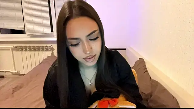 Snapshot of Leaf_Unto chatting on 11-15-25, 02:24 Leaf Unto online show from 11-15-25, 02:24