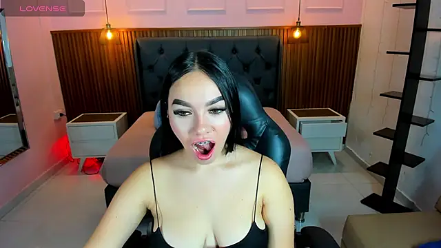 MOLLYSPENCER1 online show from 05-27-26, 06:49