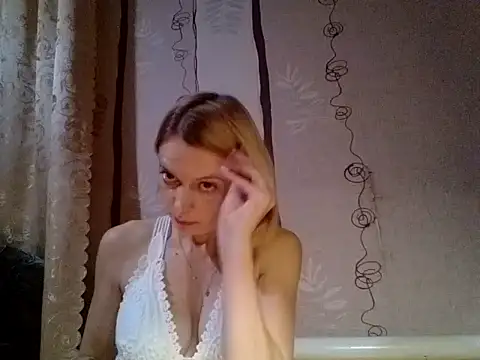 LiluXRose online show from 10-17-25, 08:22