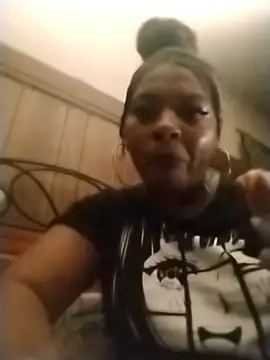 Ladiv33 online show from 10-30-25, 05:24