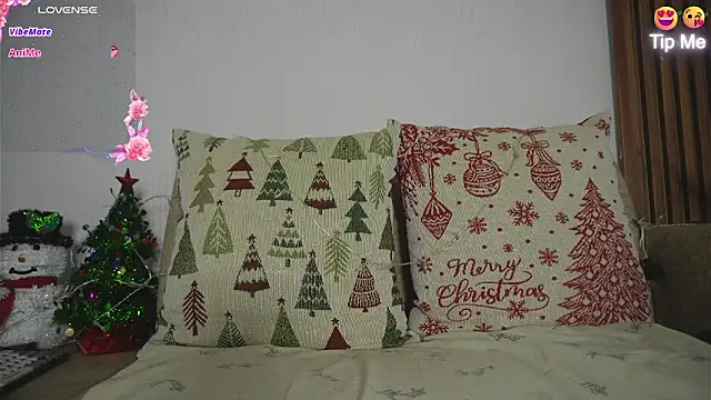 Roxybeautyy online show from 12-16-25, 09:47