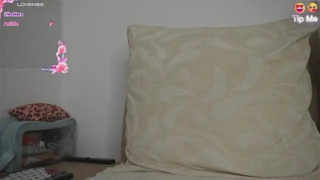 Roxybeautyy online show from 03-27-26, 09:21