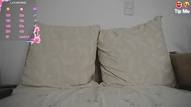 Roxybeautyy online show from 04-06-26, 09:32