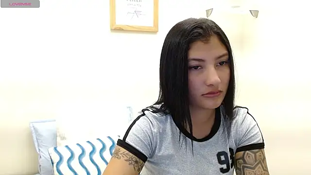 Snapshot of louis_k chatting on 11-25-25, 11:32 louis k online show from 11-25-25, 11:32