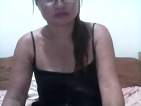Snapshot of nathalie0045 chatting on 04-24-26, 10:39 nathalie0045 online show from 04-24-26, 10:39