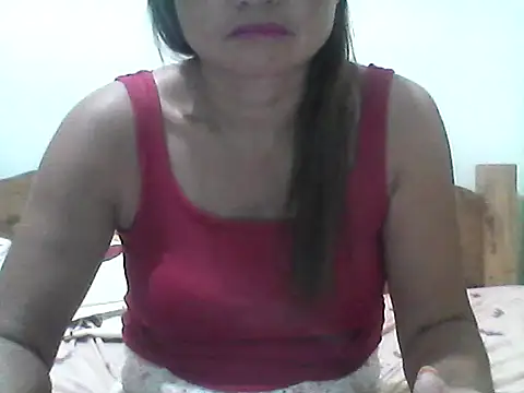 Snapshot of nathalie0045 chatting on 05-04-26, 10:33 nathalie0045 online show from 05-04-26, 10:33