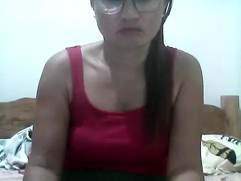 Snapshot of nathalie0045 chatting on 05-19-26, 10:27 nathalie0045 online show from 05-19-26, 10:27