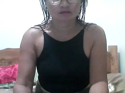 Snapshot of nathalie0045 chatting on 06-15-26, 10:28 nathalie0045 online show from 06-15-26, 10:28