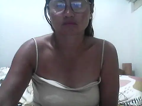 Snapshot of nathalie0045 chatting on 06-30-26, 10:22 nathalie0045 online show from 06-30-26, 10:22