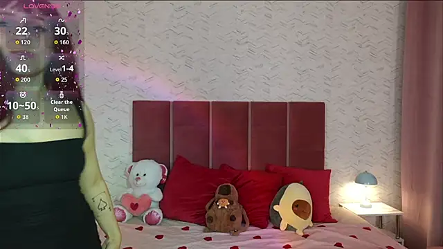 Snapshot of CoralineSky chatting on 09-12-25, 08:42 CoralineSky online show from 09-12-25, 08:42