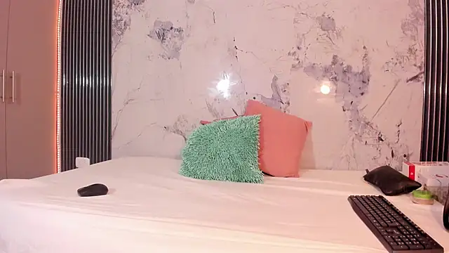 Mia Duarte1 online show from 01-17-26, 07:28