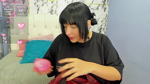 Snapshot of Itsuki_N chatting on 11-19-25, 03:12 Itsuki N online show from 11-19-25, 03:12