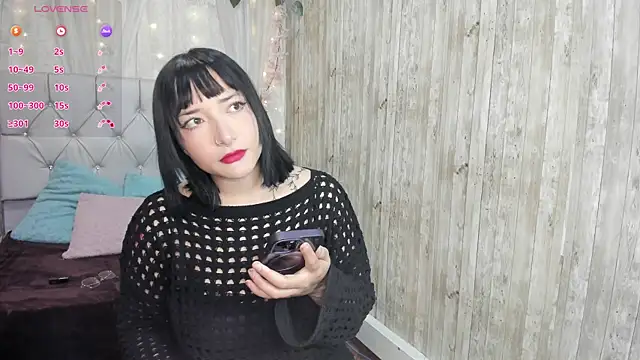 Snapshot of Itsuki_N chatting on 11-25-25, 12:49 Itsuki N online show from 11-25-25, 12:49