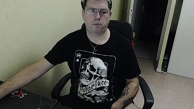 blueandwhite1 online show from 12-04-24, 08:23