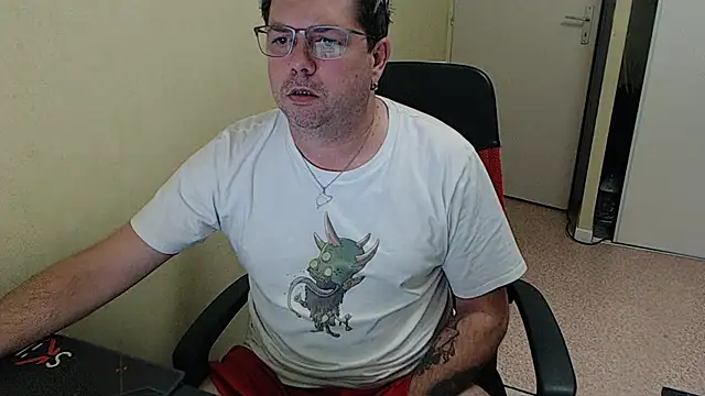 blueandwhite1 online show from 12-12-24, 03:59