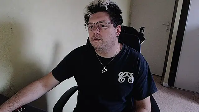 blueandwhite1 online show from 01-02-25, 02:35