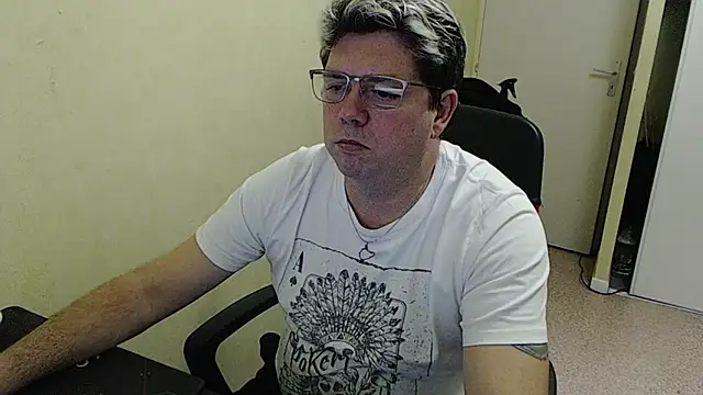 blueandwhite1 online show from 01-05-25, 05:41