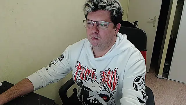 blueandwhite1 online show from 01-06-25, 05:38