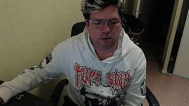 blueandwhite1 online show from 01-07-25, 09:46