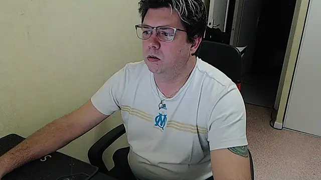 blueandwhite1 online show from 01-26-25, 05:44