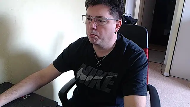 blueandwhite1 online show from 02-01-25, 12:58