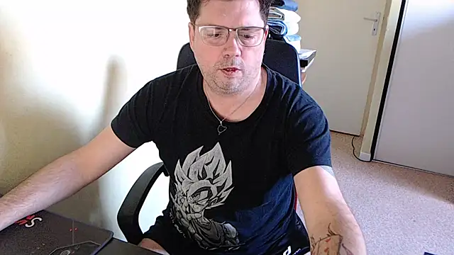 blueandwhite1 online show from 02-05-25, 03:20