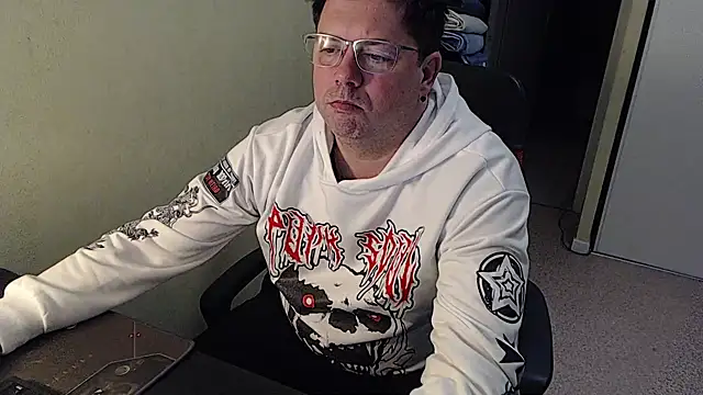 blueandwhite1 online show from 02-08-25, 10:40