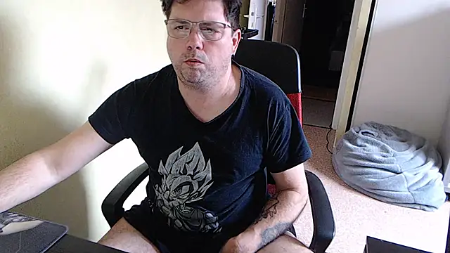 blueandwhite1 online show from 02-18-25, 03:32