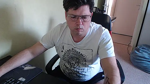 blueandwhite1 online show from 02-20-25, 03:41