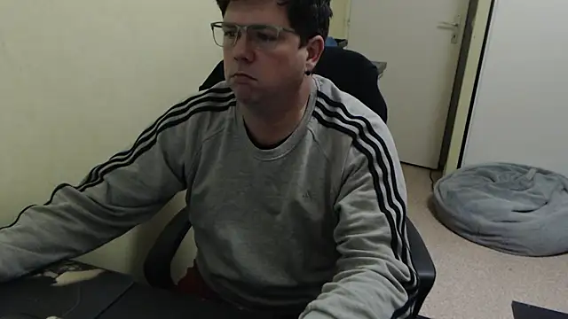 blueandwhite1 online show from 03-07-25, 08:44