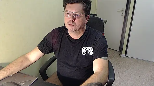 blueandwhite1 online show from 12-04-25, 03:43