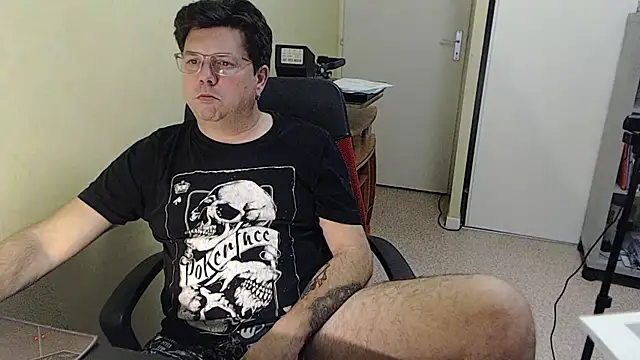 blueandwhite1 online show from 12-15-25, 04:55