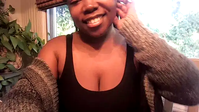 Snapshot of princess_chocolate chatting on 10-22-25, 01:33 princess chocolate online show from 10-22-25, 01:33