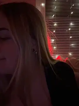 ItsLxsa online show from 04-15-26, 07:32