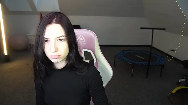 Snapshot of _Lili_054 chatting on 10-17-25, 10:29  Lili 054 online show from 10-17-25, 10:29