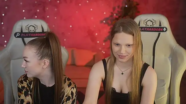 Snapshot of Ella_054 chatting on 07-15-26, 06:35 Ella 054 online show from 07-15-26, 06:35