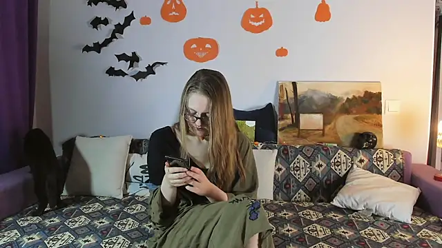 WonderConnie1 online show from 10-28-25, 09:28