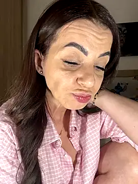 Snapshot of Roxanne_Skye chatting on 09-23-25, 04:43 Roxanne Skye online show from 09-23-25, 04:43